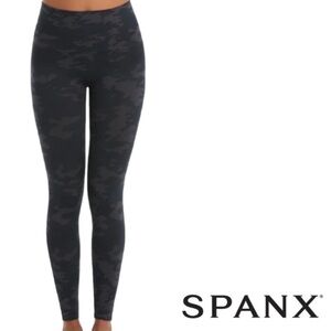 Spanx Look at Me Now Seamless Leggings